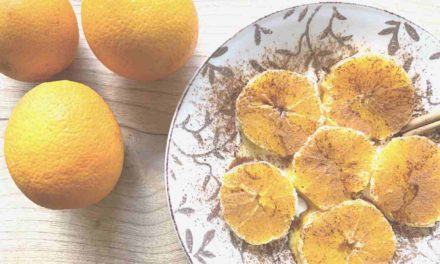 Sliced oranges with cinnamon and olive oil
