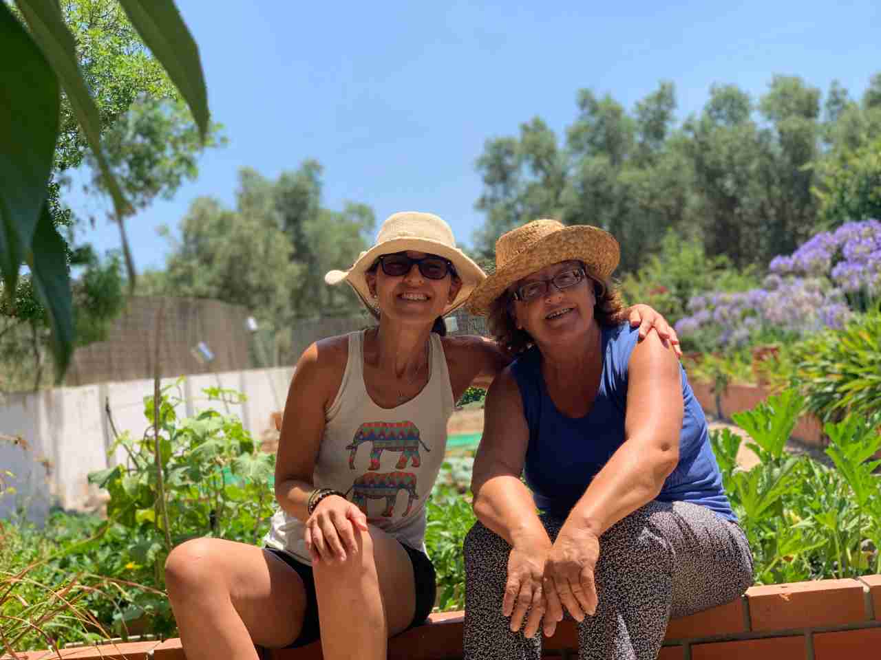 Moving to the countryside - Luciana and Lucia